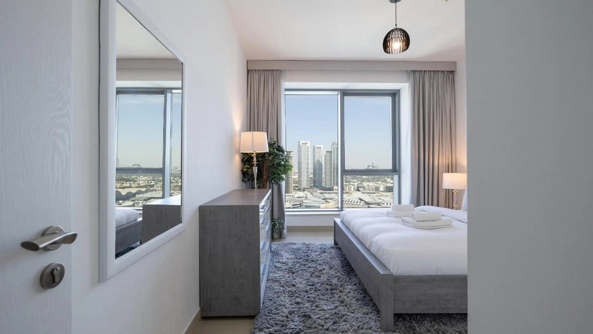 Signature Burj Khalifa View Residence دبي